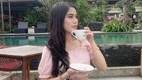Seksinya Diva Siregar, Fans Hotman Paris yang Hobi Ngopi