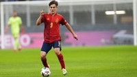 Gavi masih berusia 17 tahun dan baru menjalani debut di Timnas Spanyol kala mengalahkan Italia, Kamis (7/10) dini hari WIB. Gavi merupakan seorang gelandang tengah (AP/Antonio Calanni)