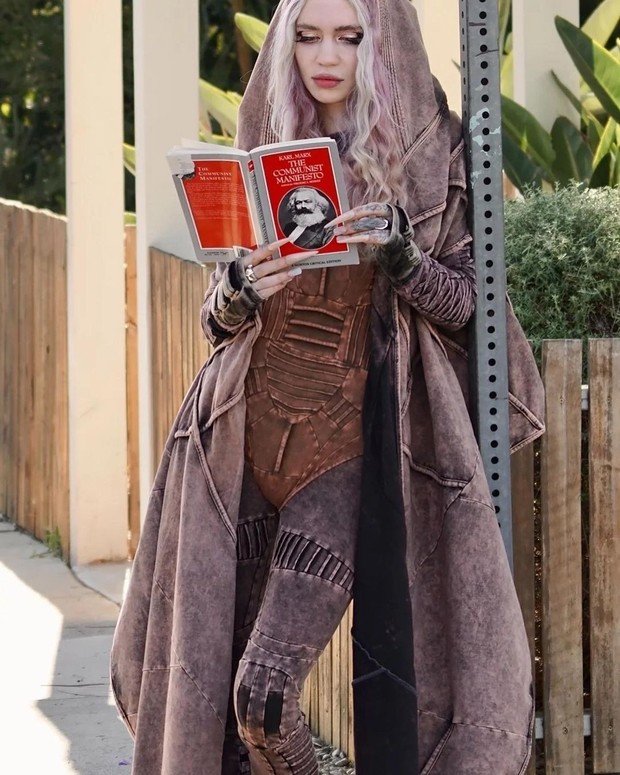 Gaya fashion Grimes, mantan kekasih Elon Musk/Foto: instagram.com/grimes Gaya fashion grimes