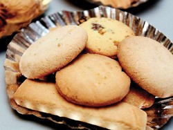 Gegara Mitos, Biskuit Ini Laris Manis untuk Menangkal Sial di Masa Depan