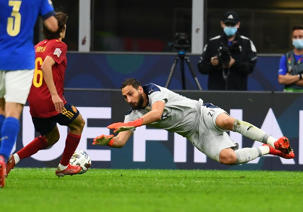 MILAN, ITALY - OCTOBER 06: Gianluigi Donnarumma of Italy in action during the UEFA Nations League 2021 Semi-final match between Italy and Spain at Giuseppe Meazza Stadium on October 06, 2021 in Milan, Italy. (Photo by Claudio Villa/Getty Images)