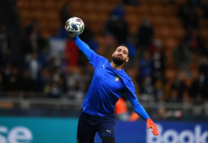 MILAN, ITALY - OCTOBER 06: Gianluigi Donnarumma of Italy warms up ahead before the UEFA Nations League 2021 Semi-final match between Italy and Spain at Giuseppe Meazza Stadium on October 06, 2021 in Milan, Italy. (Photo by Claudio Villa/Getty Images)