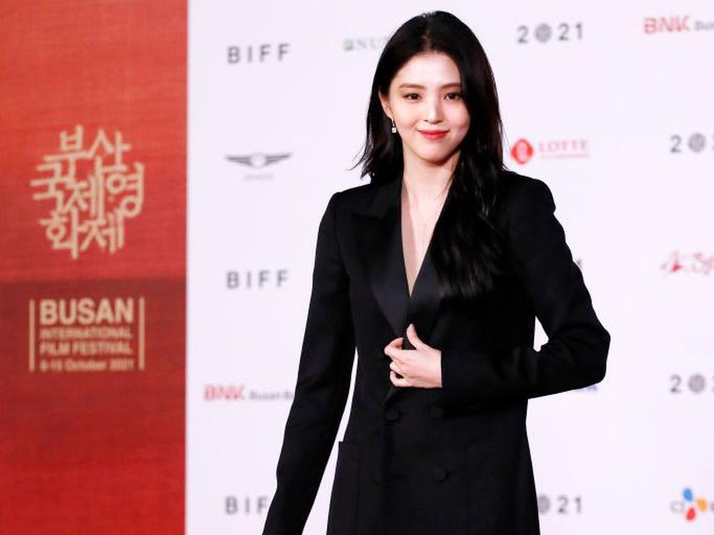 Han So Hee Cantik Memikat di Busan Film Festival