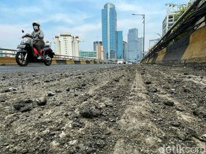 Hati-hati Guys! Ada Perbaikan di Jalan Gatsu