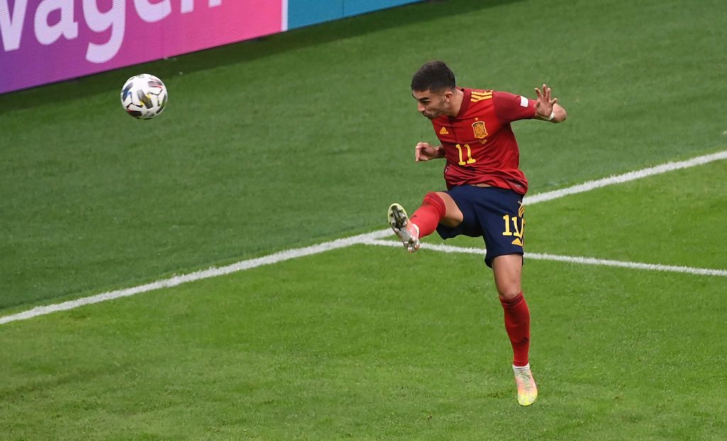 MILAN, ITALY - OCTOBER 06: Ferran Torres of Spain celebrates with team mates after scoring their side's second goal during the UEFA Nations League 2021 Semi-final match between Italy and Spain at San Siro Stadium on October 06, 2021 in Milan, Italy. (Photo by Marco Bertorello - Pool/Getty Images)