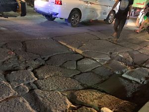 Suara Warga: Pemkab Tangerang Mohon Perbaiki Jl Raya Perancis yang Rusak