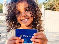 Nyaris Saingi IQ Einstein, Balita Ini Kuasai Tabel Periodik - Bahasa Isyarat