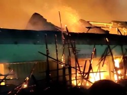 Pasar Nguling Pasuruan Kebakaran, Ratusan Kios Ludes Dilalap Api
