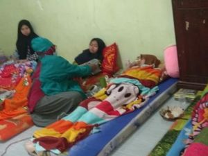 Sejumlah Santri di Banyuwangi Mual dan Sakit Perut Usai Makan Nasi Goreng Sejumlah Santri di Banyuwangi Mual dan Sakit Perut Usai Makan Nasi Goreng