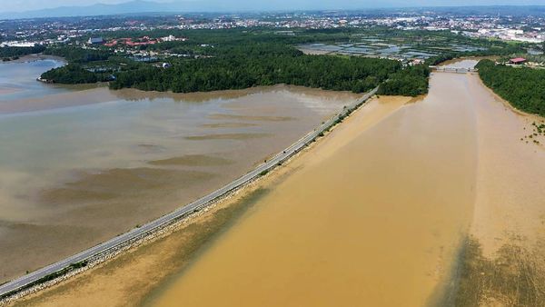 Penampakan dari Udara Teluk Kendari yang Alami Pendangkalan