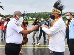Perjuangan Demi Tegaknya 3 BTS di Papua Barat Perjuangan Demi Tegaknya 3 BTS di Papua Barat