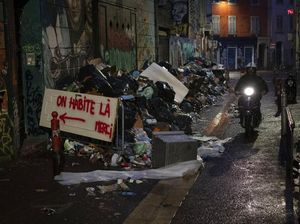 Potret Jalanan Prancis Dipenuhi Sampah, Ada Apa?