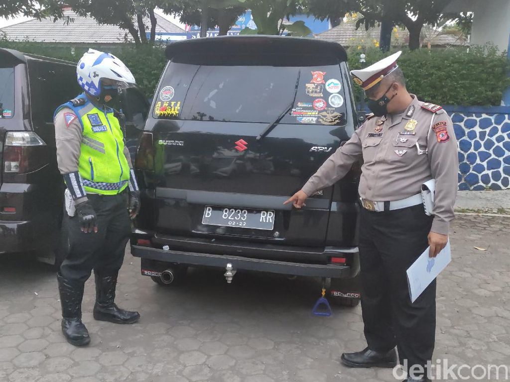 Diprotes Sopir Elf, Polisi Amankan Sejumlah Travel Gelap di Cianjur Diprotes Sopir Elf, Polisi Amankan Sejumlah Travel Gelap di Cianjur