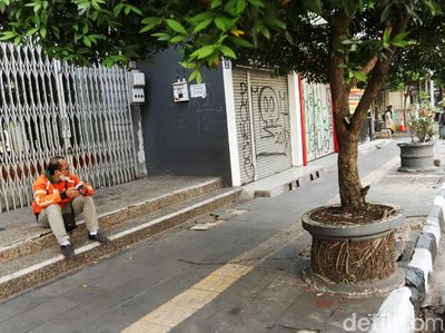 Duh... Pot Tanaman di Jalan Dewi Sartika Bandung Dibiarkan Rusak