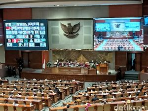 DPR Setujui Jokowi Beri Amnesti Dosen Unsyiah Saiful Mahdi DPR Setujui Jokowi Beri Amnesti Dosen Unsyiah Saiful Mahdi