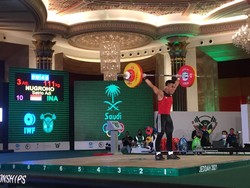 Lifter Remaja Indonesia Raih Emas & Pecahkan Rekor Dunia di Jeddah