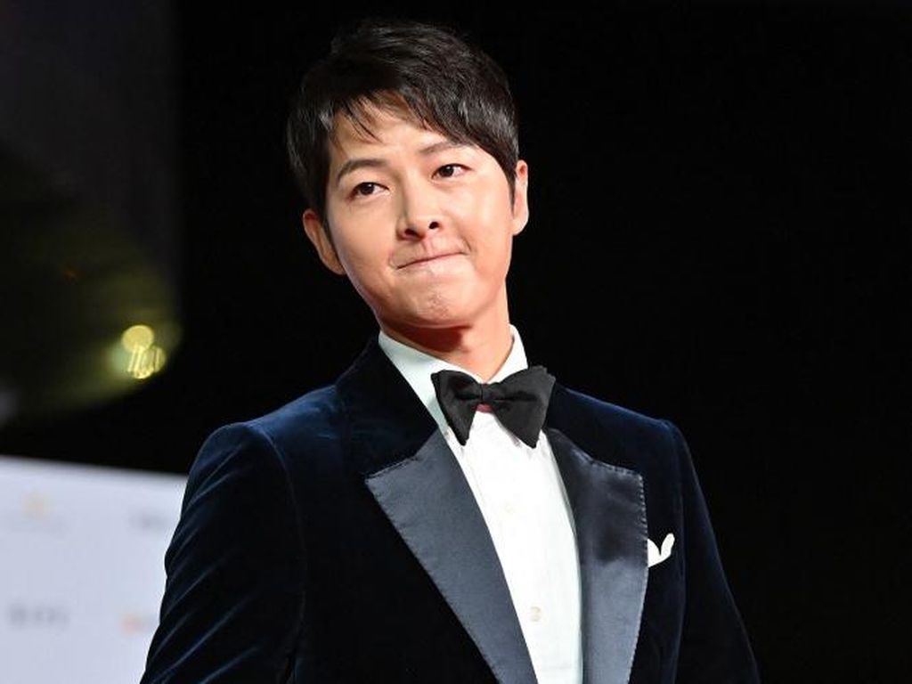 Gaya Song Joong Ki-Han So Hee di Busan International Film Festival Gaya Song Joong Ki-Han So Hee di Busan International Film Festival