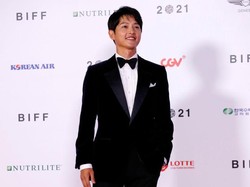 Song Joong Ki yang Ogah Dibayar untuk Bintangi Film Hwaran