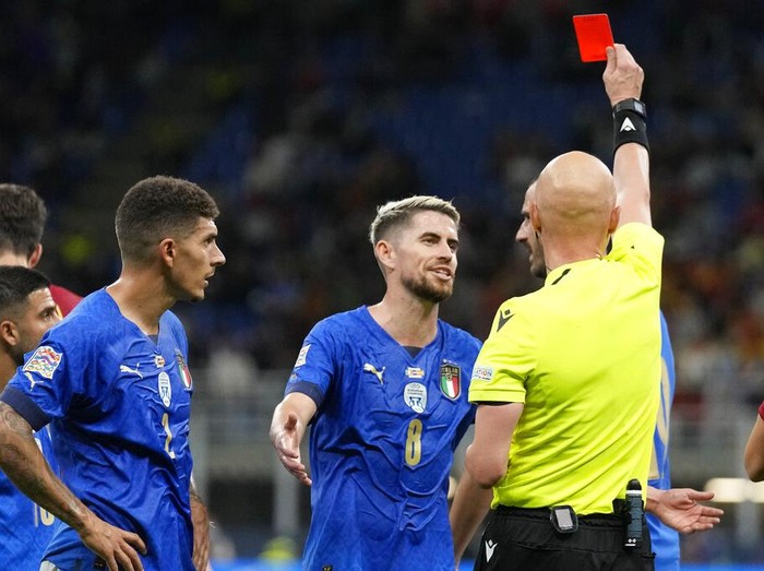 Spanyol berhasil menumbangkan Italia di semifinal UEFA Nations League. La Furia Roja menang 2-1 lewat brace Ferran Torres.