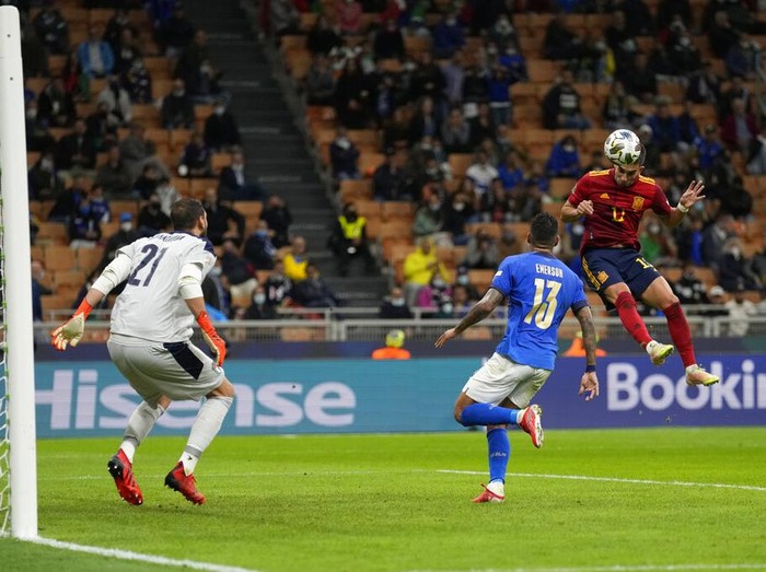 Spanyol berhasil menumbangkan Italia di semifinal UEFA Nations League. La Furia Roja menang 2-1 lewat brace Ferran Torres.
