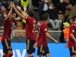 Spanyol sukses melaju ke final dengan kemenangan 2-1, sementara catatan tak terkalahkan Italia terhenti di San Siro. AP Photo/Antonio Calanni.