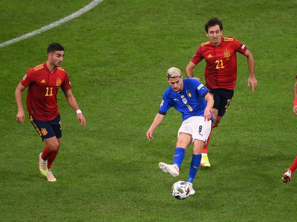 Spanyol Ungguli Italia 2-0, Bonucci Kartu Merah