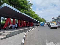 Alun-alun Belum Dibuka, Walkot Bandung Minta Warga Bersabar