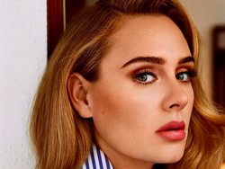 Adele Bantu Pria Ini Lamar Kekasih di Konsernya, Endingnya Ada yang Nangis