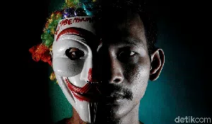 Badut Jalanan Ibu Kota yang Kian Merana Badut Jalanan Ibu Kota yang Kian Merana