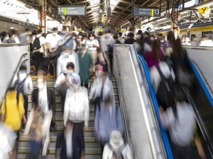 Begini Sibuknya Stasiun di Jepang Usai Diguncang Gempa M 6,1 Begini Sibuknya Stasiun di Jepang Usai Diguncang Gempa M 6,1