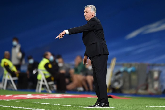 MADRID, SPAIN - SEPTEMBER 25: Carlo Ancelotti, Head Coach of Real Madrid gestures during the La Liga Santander match between Real Madrid CF and Villarreal CF at Estadio Santiago Bernabeu on September 25, 2021 in Madrid, Spain. (Photo by Denis Doyle/Getty Images)