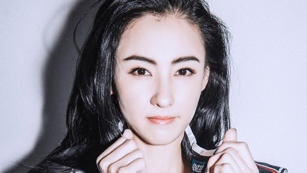 Cecilia Cheung Artis 90-an Penuh Skandal, Ayahnya Ternyata Triad