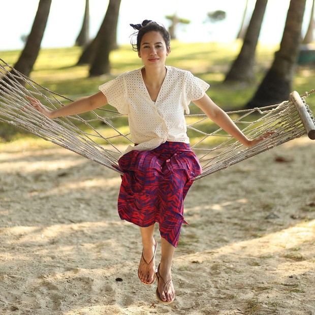 Foto: Instagram.com/pevpearce Pevita Pearce OOTD putih etnik