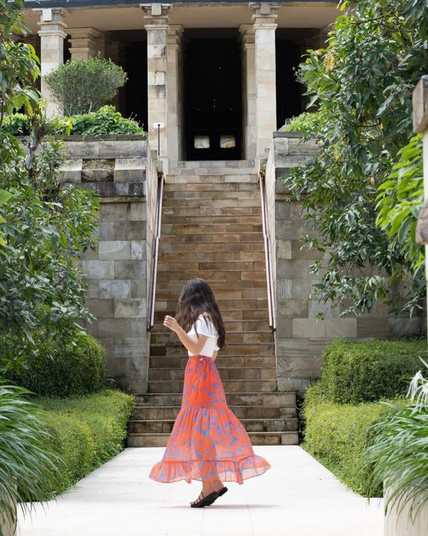 Foto: Instagram.com/pevpearce Pevita Pearce OOTD merah putih