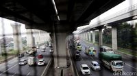 Hiruk Pikuk Lalu Lintas di Tol Japek
