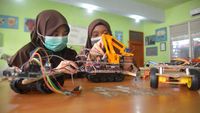 Keren! Siswa MTsN di Aceh Ciptakan Robot Medis COVID-19