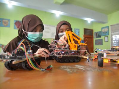 Keren! Siswa MTsN di Aceh Ciptakan Robot Medis COVID-19