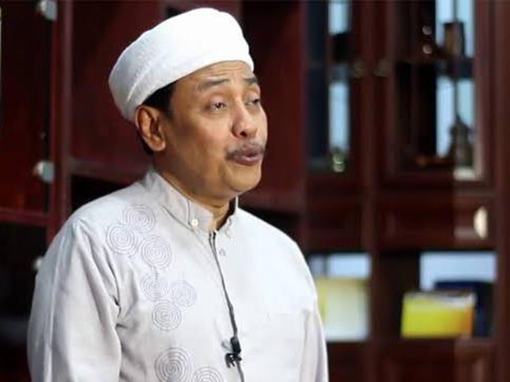 KH Hasan Mutawakkil Muncul di Survei Ketum PBNU, Ini Profilnya KH Hasan Mutawakkil Muncul di Survei Ketum PBNU, Ini Profilnya
