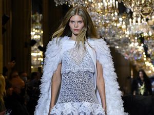 10 Koleksi Louis Vuitton Spring/Summer 2022, Perjalanan Waktu yang Glamour