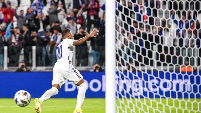 Frances Kylian Mbappe celebrates after scoring his teams second goal from the penalty spot during the UEFA Nations League semifinal soccer match between Belgium and France at the Juventus stadium, in Turin, Italy, Thursday, Oct. 7, 2021. (Fabio Ferrari/LaPresse via AP)