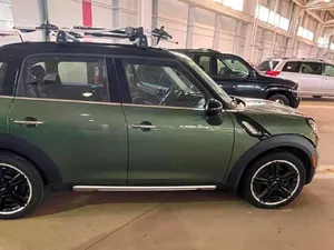 BMW sampai MINI Diparkir Bertahun-tahun di Bandara, Sekarang Mau Dilelang