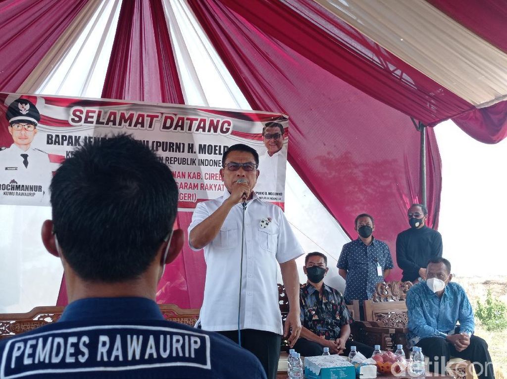 Petani Cirebon Curhat ke Moeldoko soal Impor Garam Petani Cirebon Curhat ke Moeldoko soal Impor Garam
