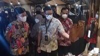 Momen Menparekraf Sandiaga dan Gibran Tinjau UMKM di De Tjolomadu