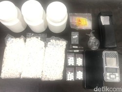 Kurir Narkoba di Surabaya Dibekuk, 3,9 Gram Sabu dan 3 Ribu Pil Koplo Disita