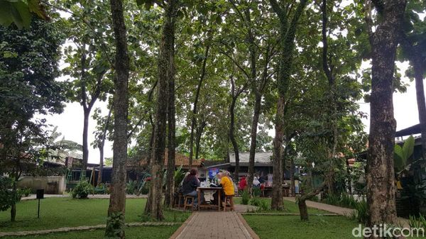 Sensasi Makan di Pabrik Tahu Tertua di Tangerang Selatan