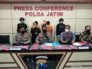 Kasus Penggelapan 7 Kg Emas Senilai Rp 6 Miliar Terbongkar di Jatim Kasus Penggelapan 7 Kg Emas Senilai Rp 6 Miliar Terbongkar di Jatim