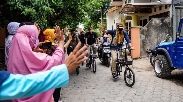 Alby adalah keturunan ke 9 dari Mbah canggahnya sang kakek buyutnya merupakan dalang ternama namanya mbah Gondo. Saking cintanya dengan wayang sampai ada pendopo kecil di rumah dengan pajangan wayang. Alby sering mengikuti lomba dan beberapa kali menang perlombaan. Alby adalah keturunan ke 9 dari Mbah canggahnya sang kakek buyutnya merupakan dalang ternama namanya mbah Gondo. Saking cintanya dengan wayang sampai ada pendopo kecil di rumah dengan pajangan wayang. Alby sering mengikuti lomba dan beberapa kali menang perlombaan.