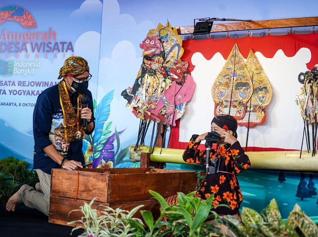 Perkenalkan Alby, Dalang Cilik yang Sukses Di-Subscribe Menteri Sandi Perkenalkan Alby, Dalang Cilik yang Sukses Di-Subscribe Menteri Sandi
