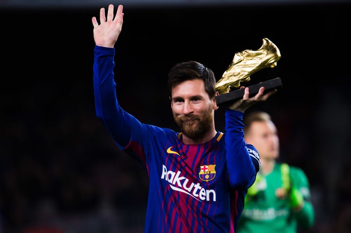 BARCELONA, SPAIN - DECEMBER 17:  Lionel Messi of FC Barcelona holds the Golden Boot trophy ahead of the La Liga match between FC Barcelona and Deportivo La Coruna at Camp Nou on December 17, 2017 in Barcelona, Spain.  (Photo by Alex Caparros/Getty Images)