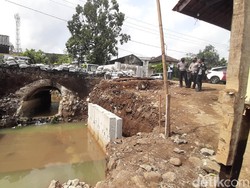 Polisi Tasik Sidak Proyek Jembatan Mangkrak yang Bikin Akses Tersendat